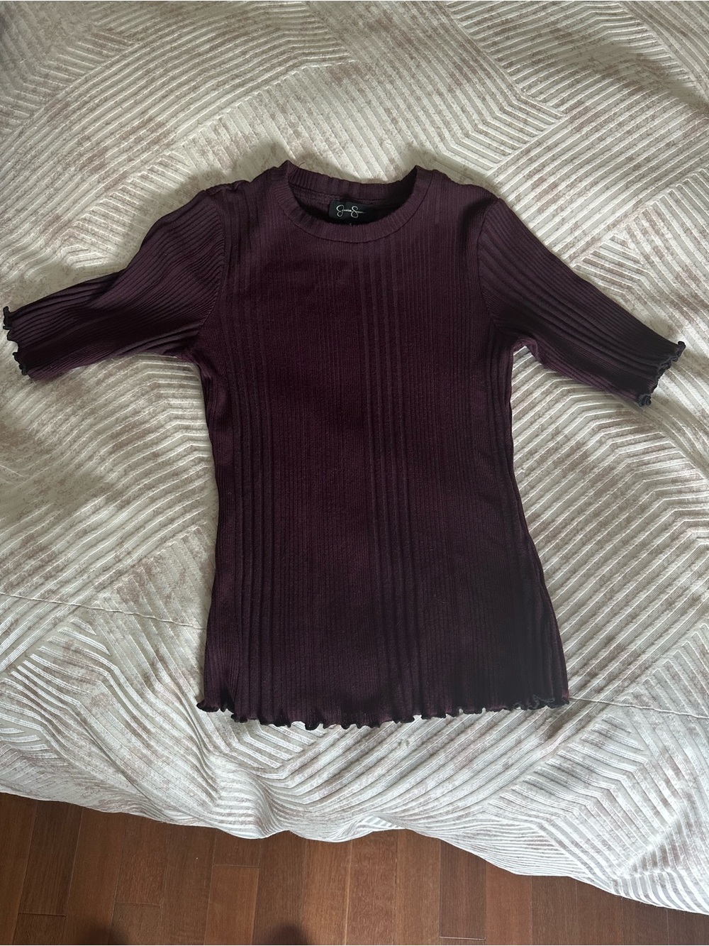 Jessica Simpson Ribbed Short Sleeve Top in Deep Plum